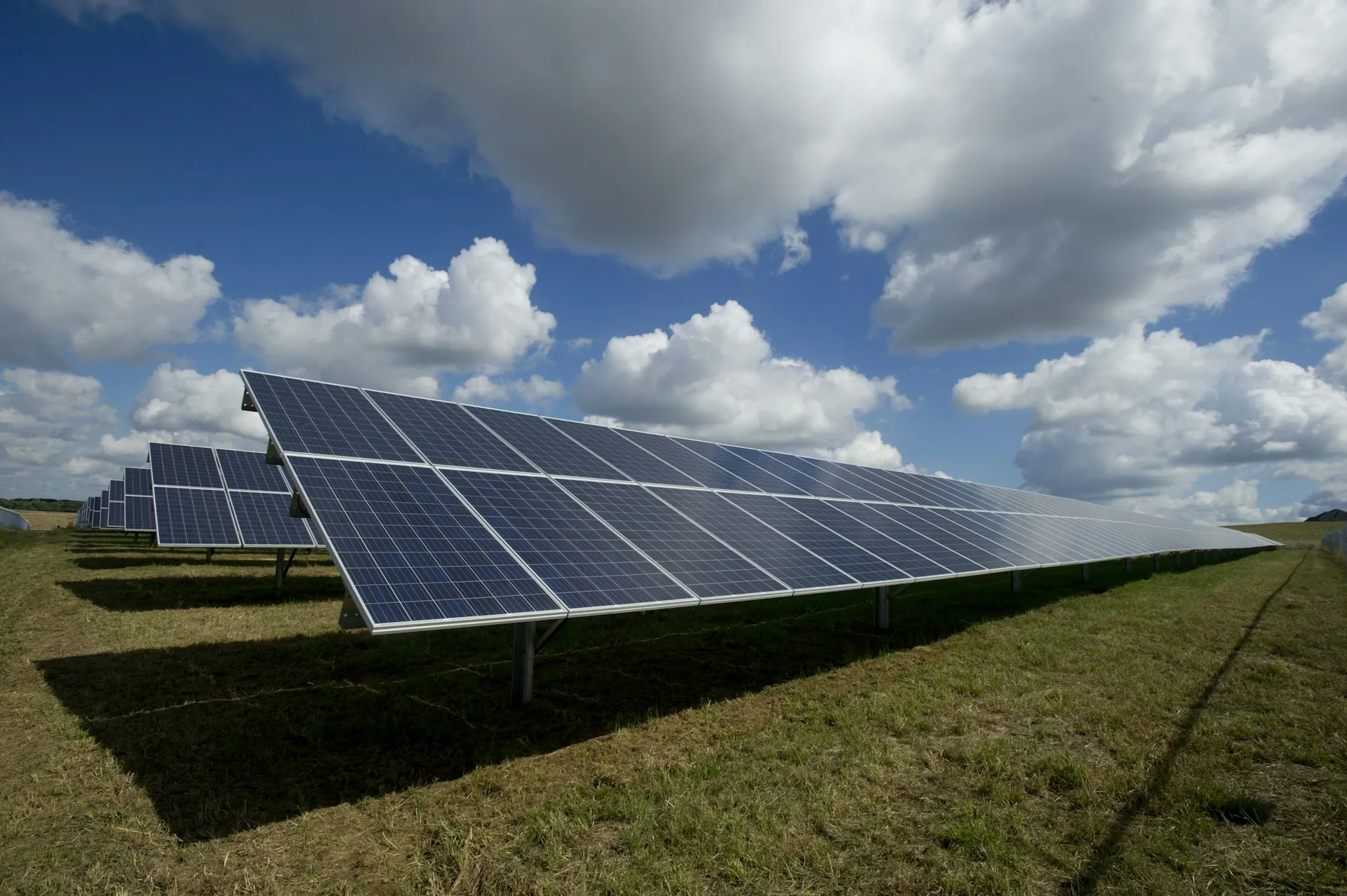Ingénieur Subsol sur toit avec panneaux solaires